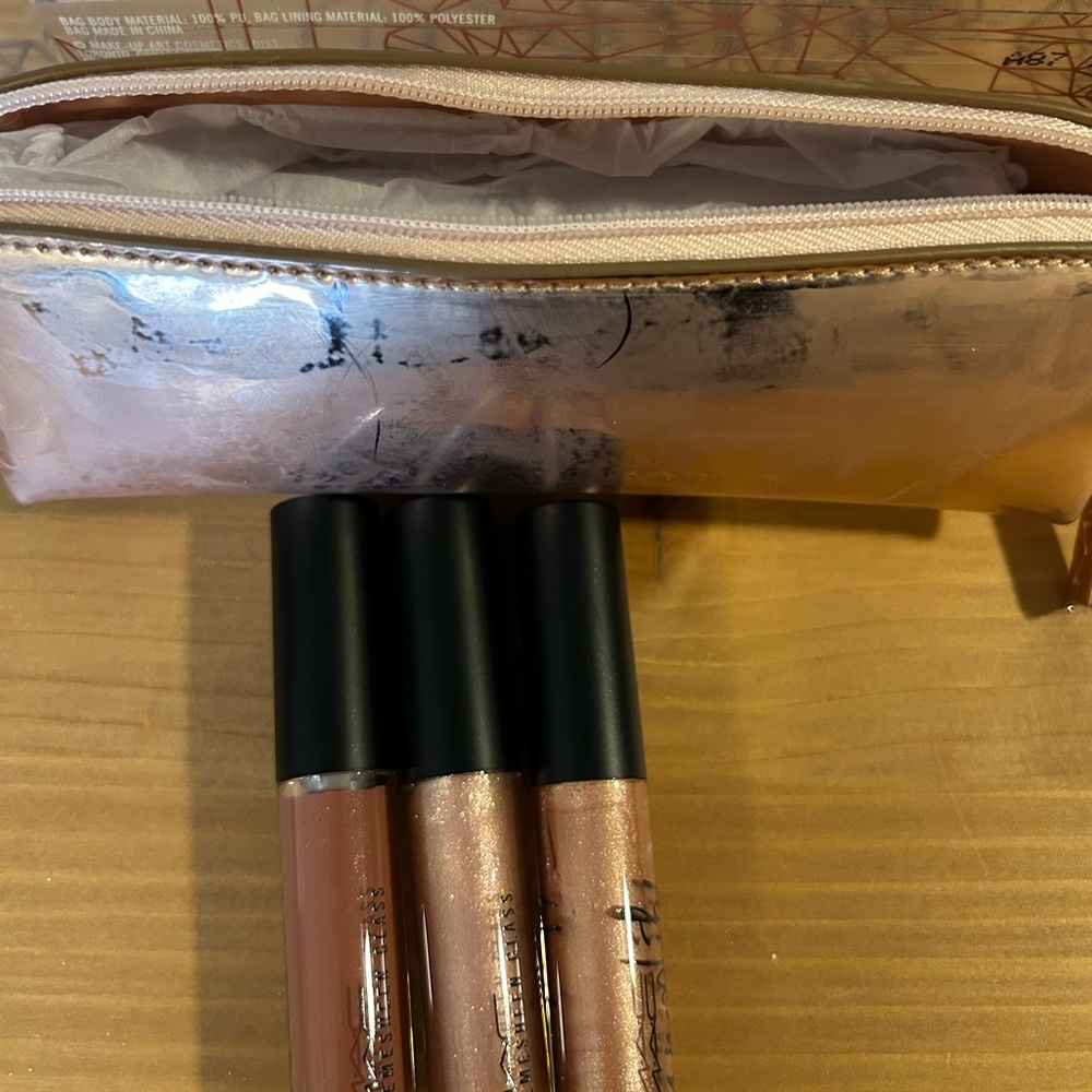Mac snow ball mini kit with three glosses